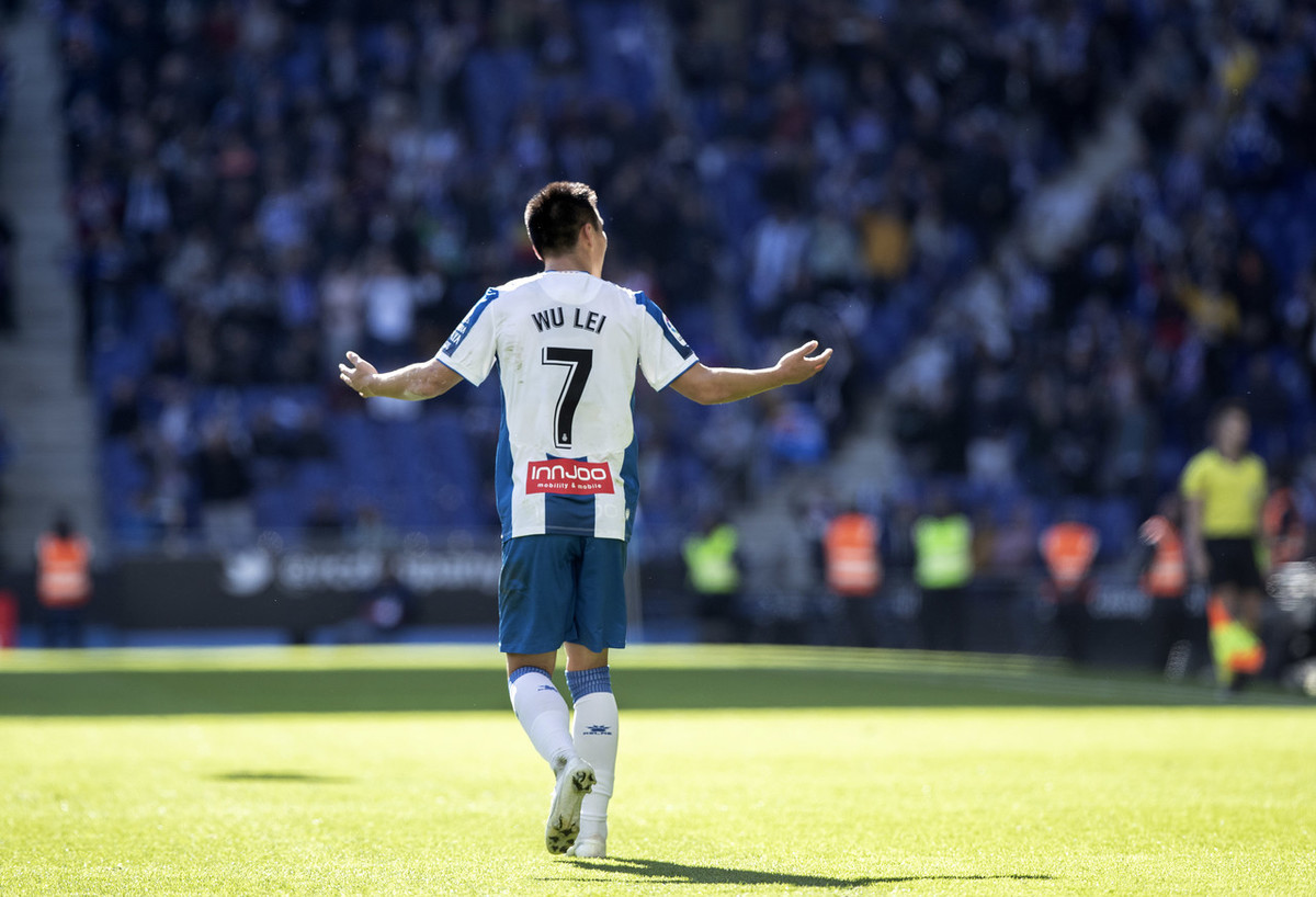 lolS15全球总决赛赛制-洛杉矶湖人迎西甲关键赛，今晚远射贴柱，引发热议，训练强度明显提升