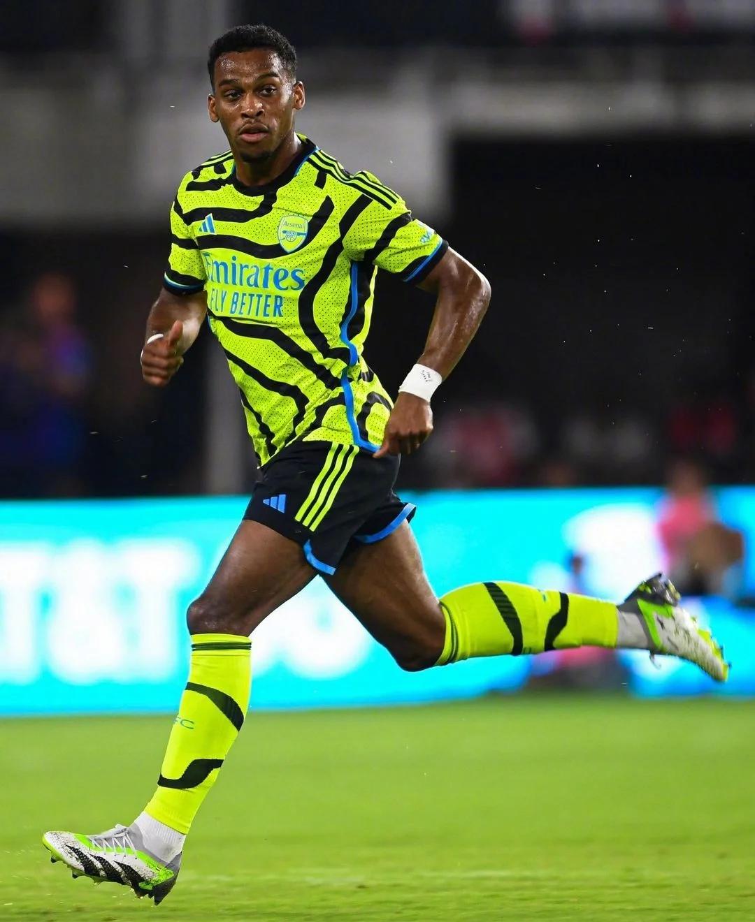 -拜仁慕尼黑内部会议纪要流出：赛前战术微调；社区盾使命明确；阵容厚度经受考验