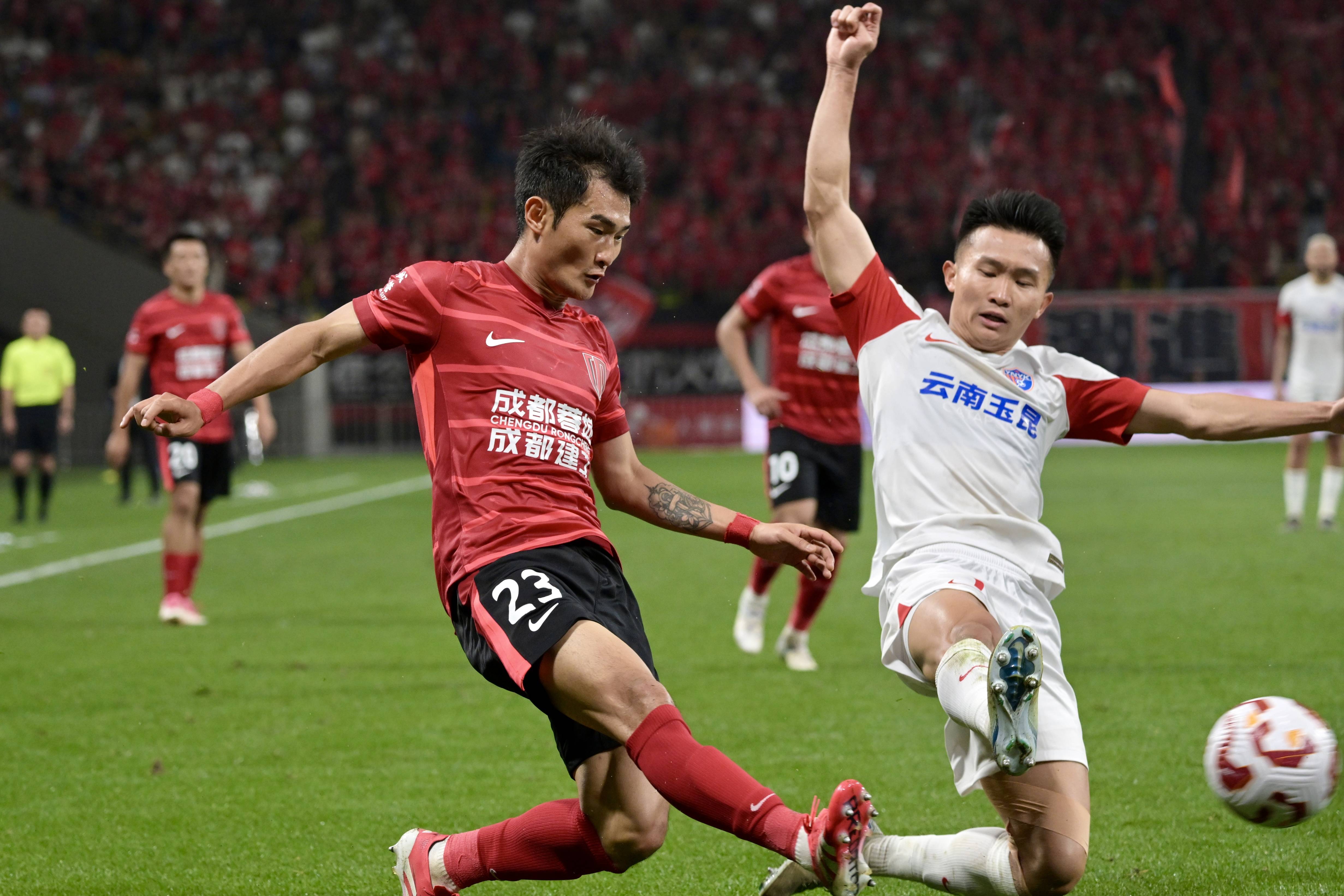 英雄联盟S15全球总决赛-成都蓉城发布备战花絮；国际比赛日单刀错失；欧超杯任务艰巨；球队文化再被提及的简单介绍